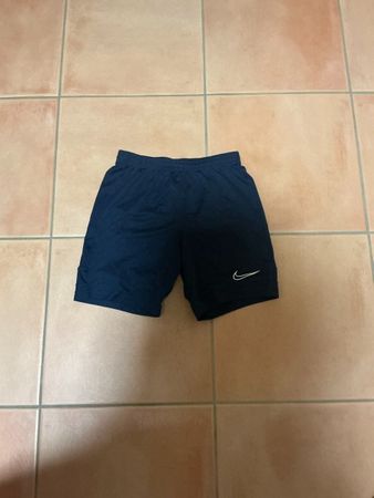 Short de sport Nike Dri-Fit bleu marine taille M enfant 137-