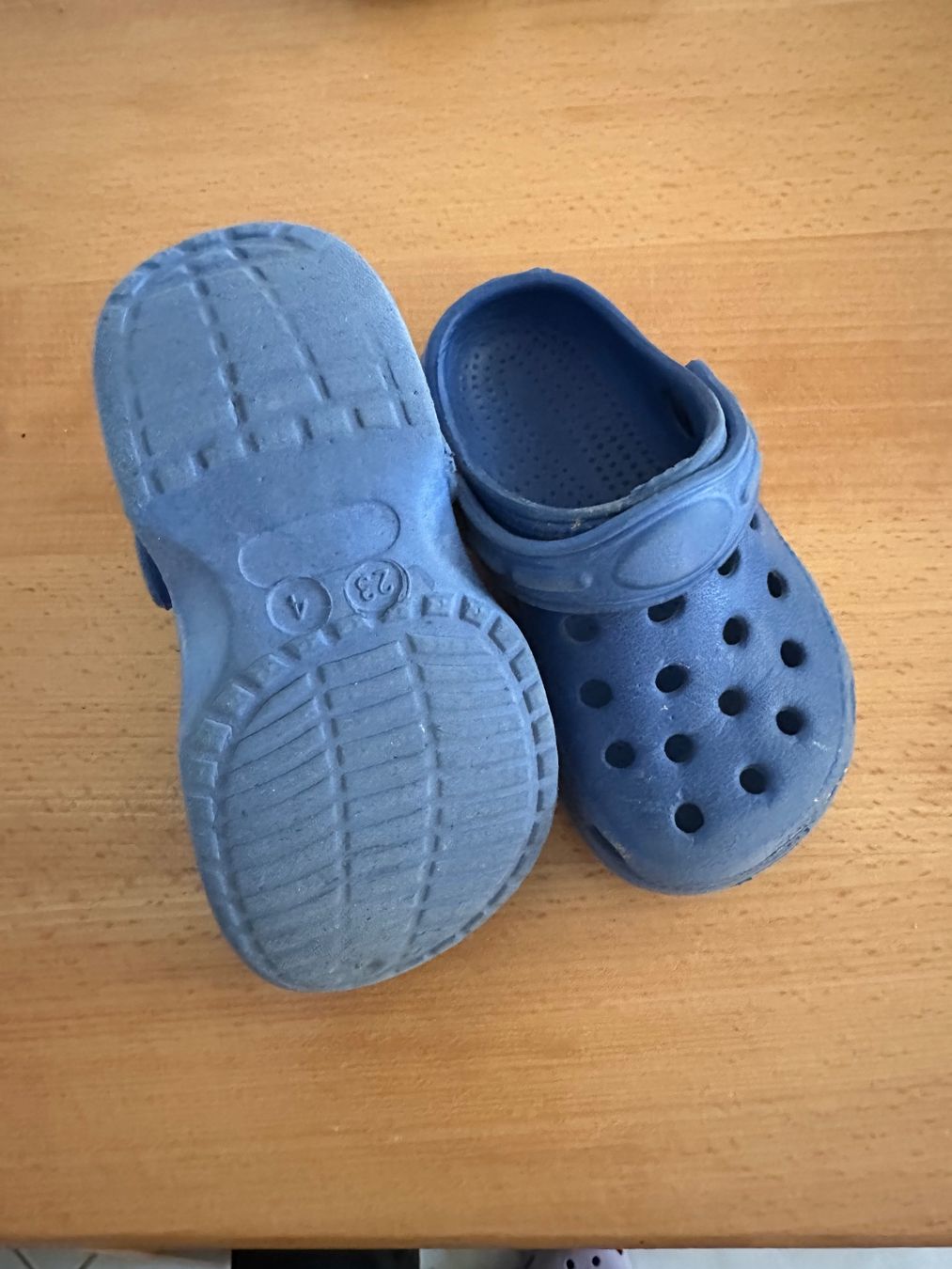 Scarpe per ragazzi: Zwillinge Kinderschuhe Clogs, beide Gr. 23 – Usato da Seuzach venduto da Leli.91 2