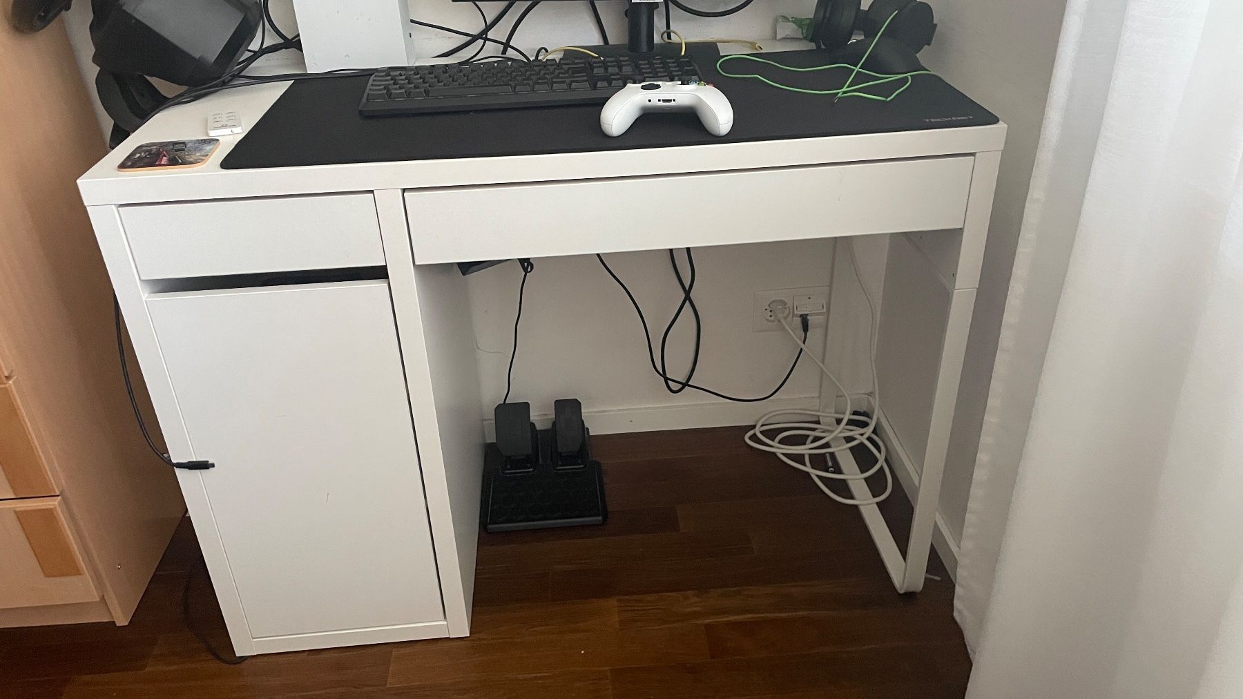 Bureaux: IKEA MICKE Schreibtisch, weiß – D'occasion à Dietikon par gys_8mcb