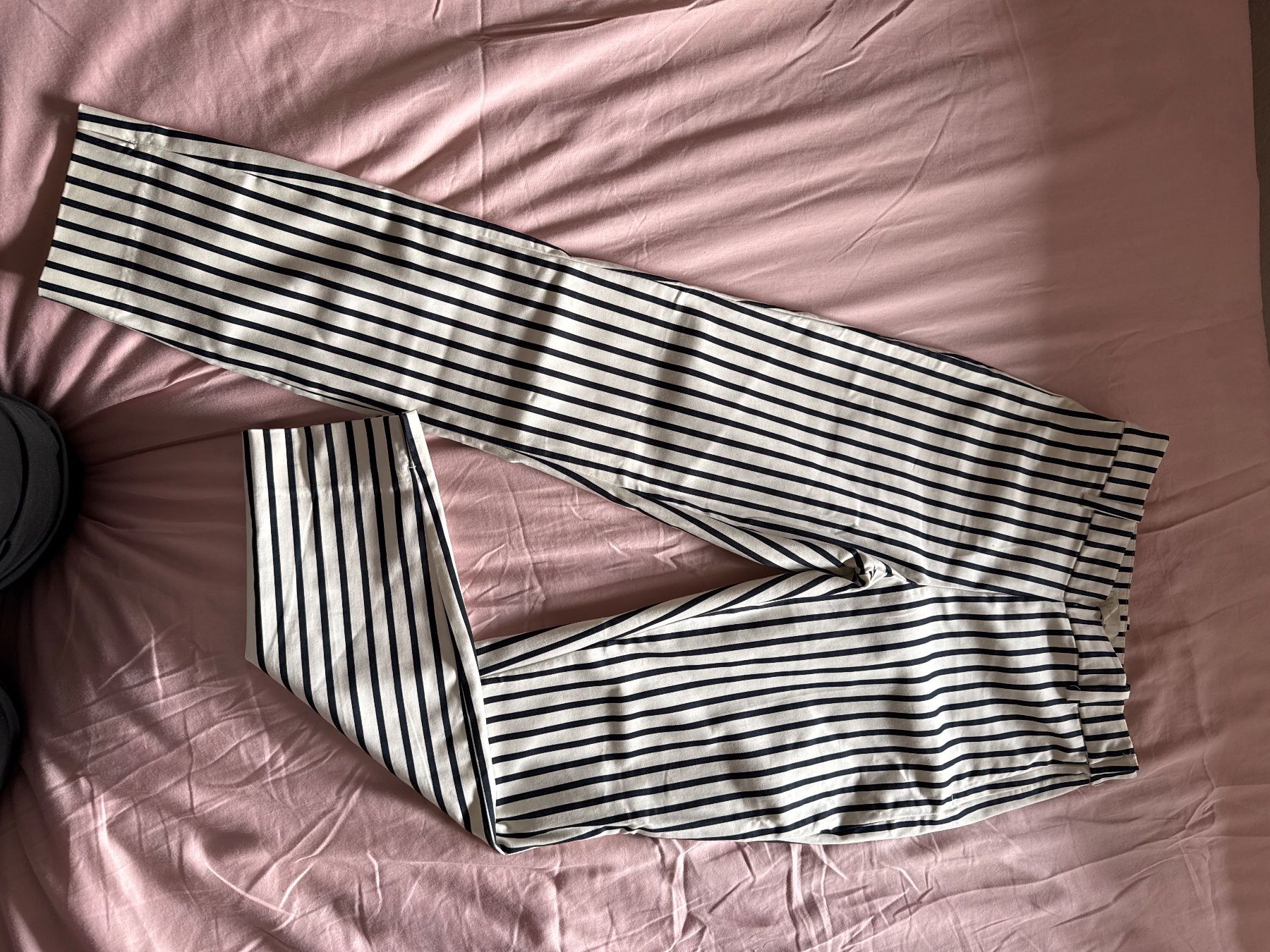 Pantaloni: Pantalon rayé marine et blanc Taille 36 – Usato da Crissier venduto da cri_cfz7