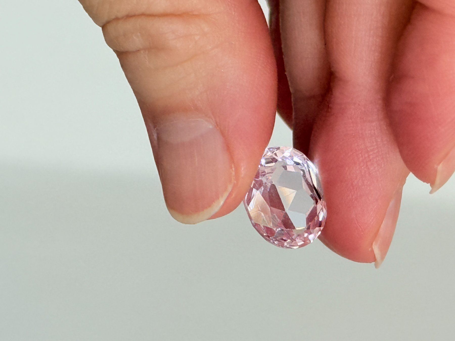 Pietre preziose: Certified 17.70 Ct Oval Cut Loose Gemstone – Nuovo e nell'imballaggio originale da Genève venduto da AWWA 9