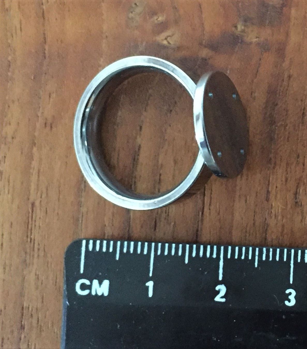 Ringe: Bague à garnir - Acier / Ring mit Plattform Stahl – Neu und originalverpackt aus Goumoens-la-Ville von brandonv