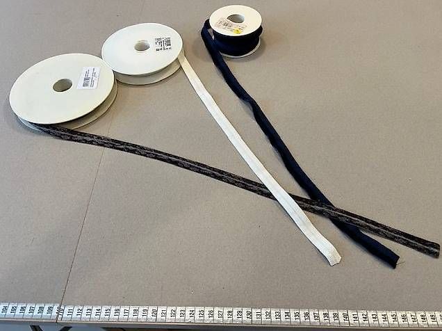 Nastri decorativi: Zum nähen Verschiedene Rollen elastische Einfassbänder – Usato da Tann venduto da Atelier22plus