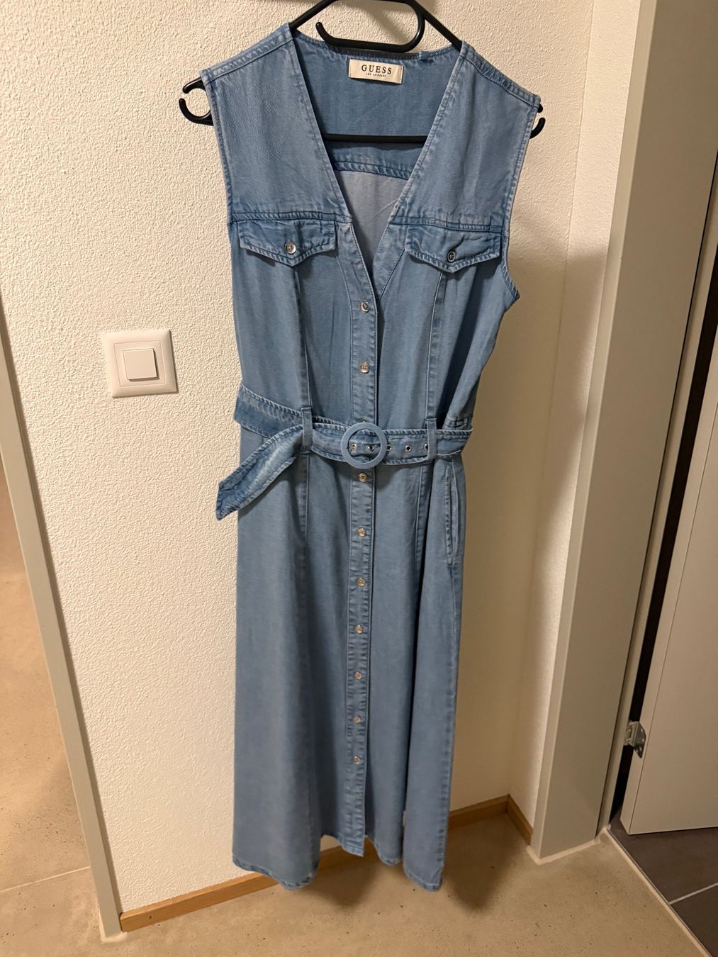 Guess Kleider: Guess Jeanskleid – Gebraucht aus Gossau SG von _Escada_