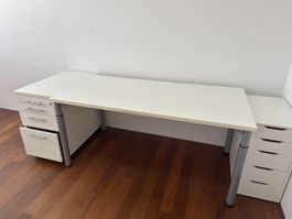 Schreibtisch weiss mit Beistelltischen