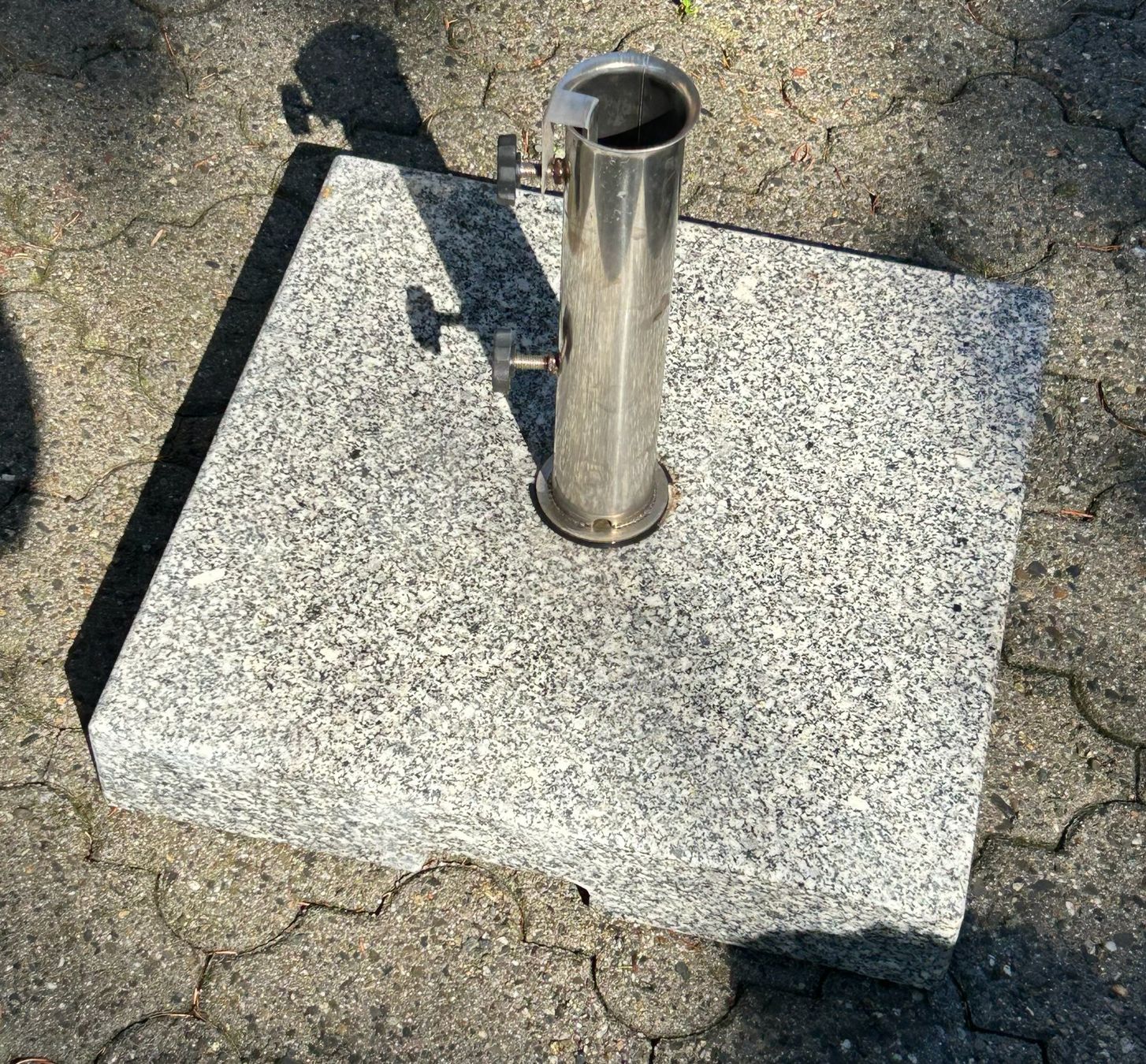 Altro: Schirmständer massiv aus Granit – Usato da Brunegg venduto da uply