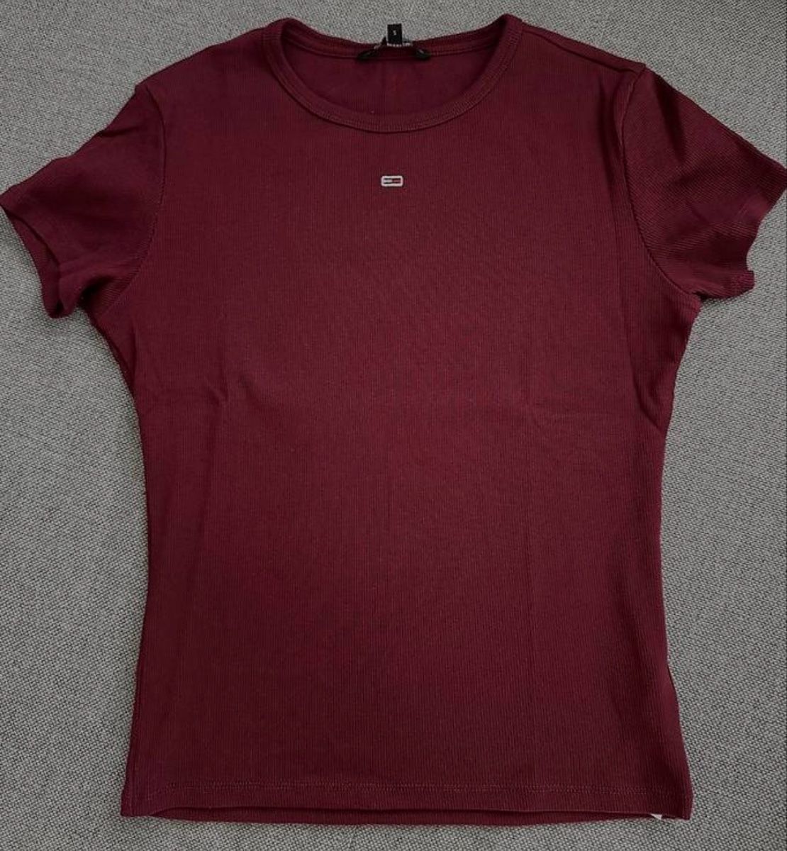Tommy Hilfiger T-shirts: T-Shirt Tommy Hilfiger – Neuf (Voir description) à Balzers par Lorena-H 1