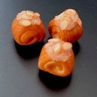 3 Mandelbrötchen für die Puppenstube. Handarbeit.