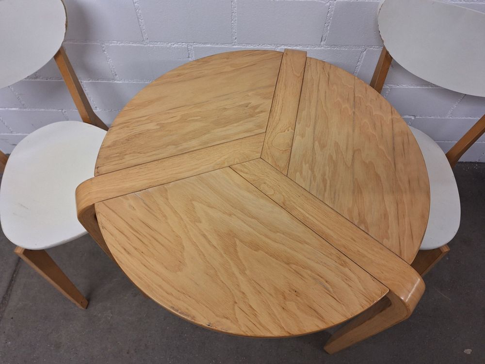 Runder Massivholztisch mit 2 Stühlen – Vintage (D'occasion) à Zürich ...