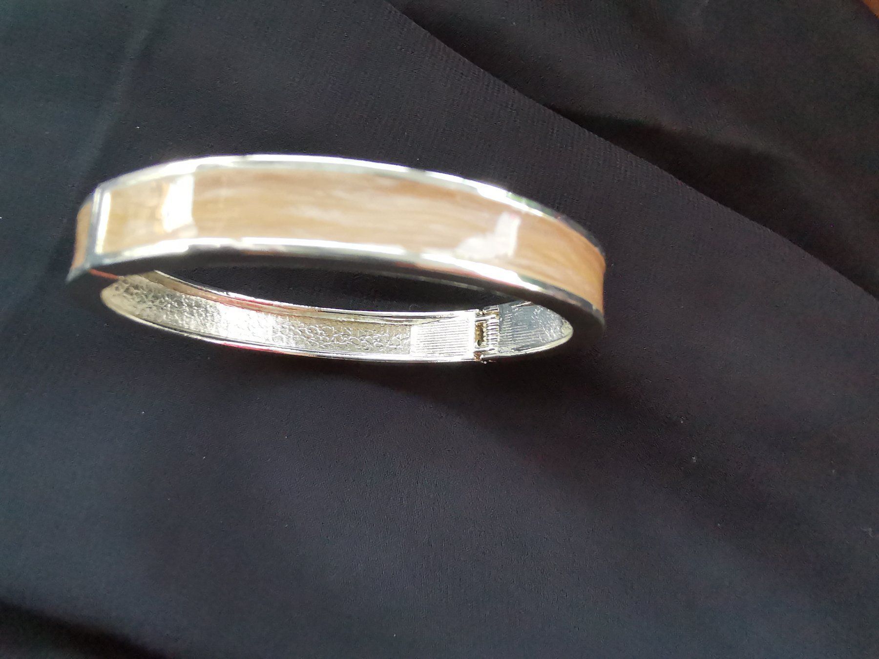 Armbänder & -reifen: Armreif mit Emaille-Muster, ClickClack-Verschluss – Gebraucht aus Zürich von Pokiemon 2