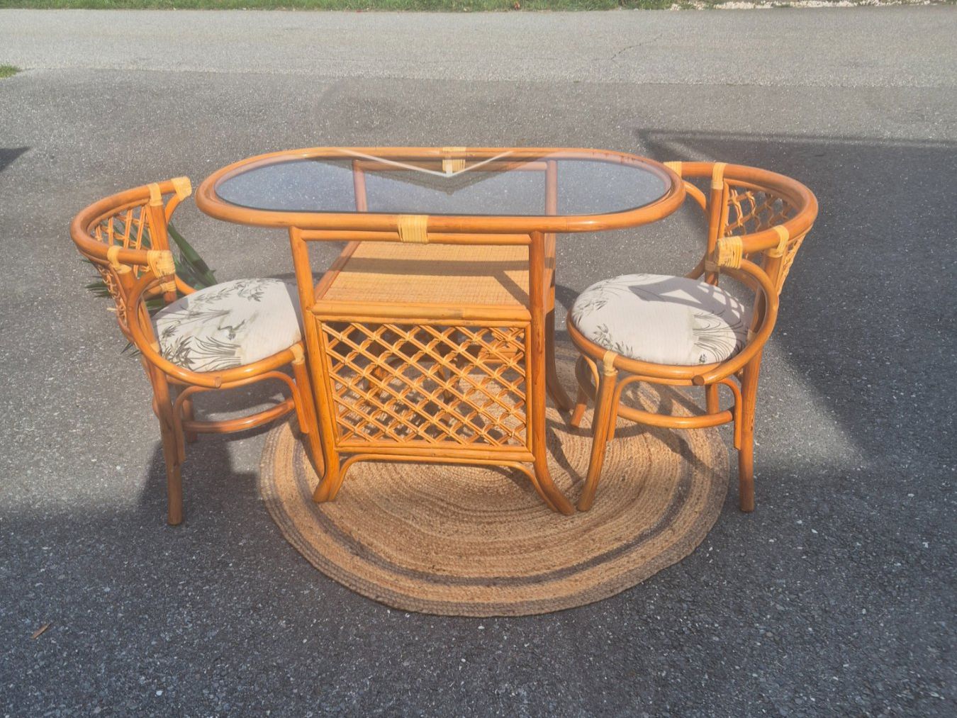 Set di tavolo e panche: 1 table et 2 chaises en rotin vintage – Usato da Fully venduto da tameab