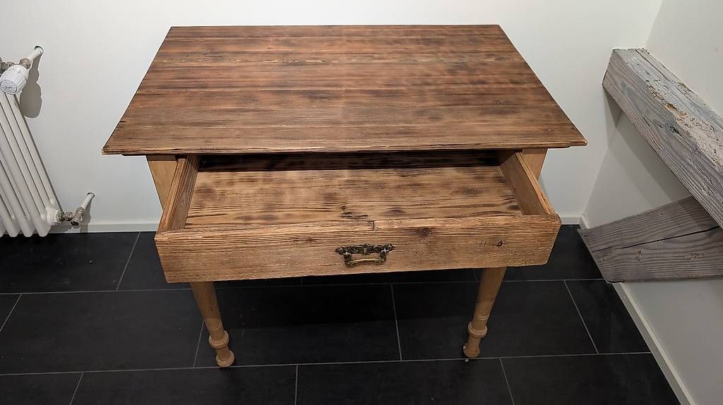 Tables: Vintage Holztisch mit Schublade  – D'occasion à Zürich par moiety 2