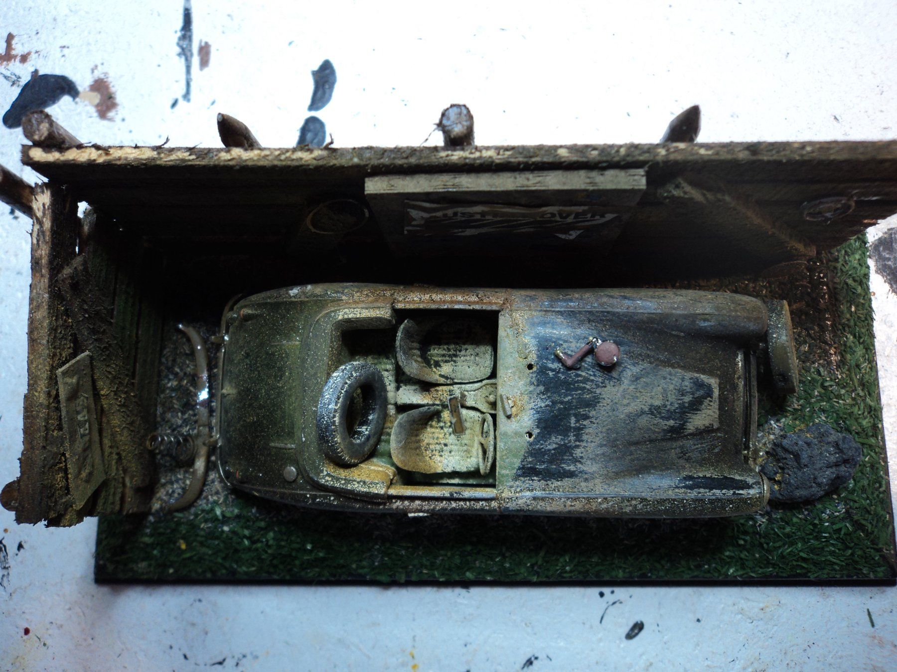 Modellautos: Austin Healey 3000 1/43 Diorama Hinterhof – Gebraucht aus Schwarzenburg von modelCARama 6