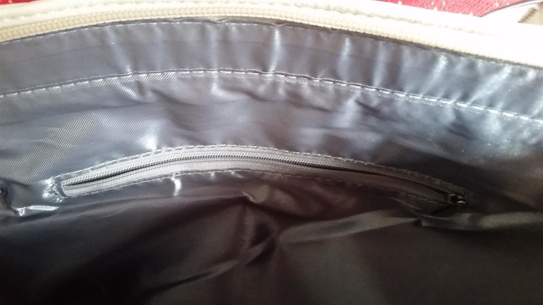 Borse da donna: Grosse, praktische Mode-Handtasche – Nuovo e nell'imballaggio originale da Winterberg ZH venduto da Gemini63 5