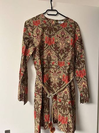 Kleid von ZARA / NEU / Grösse M