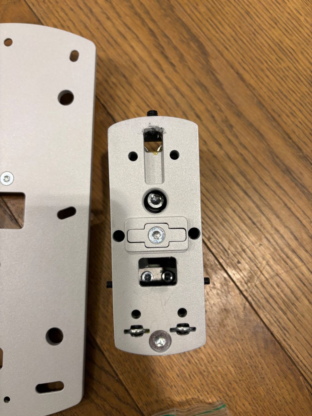 Bang & Olufsen Wandhalterungen: Beosound Edge wall bracket – Neu (gemäss Beschreibung) aus Sion von Bang-OlufsenSion 5