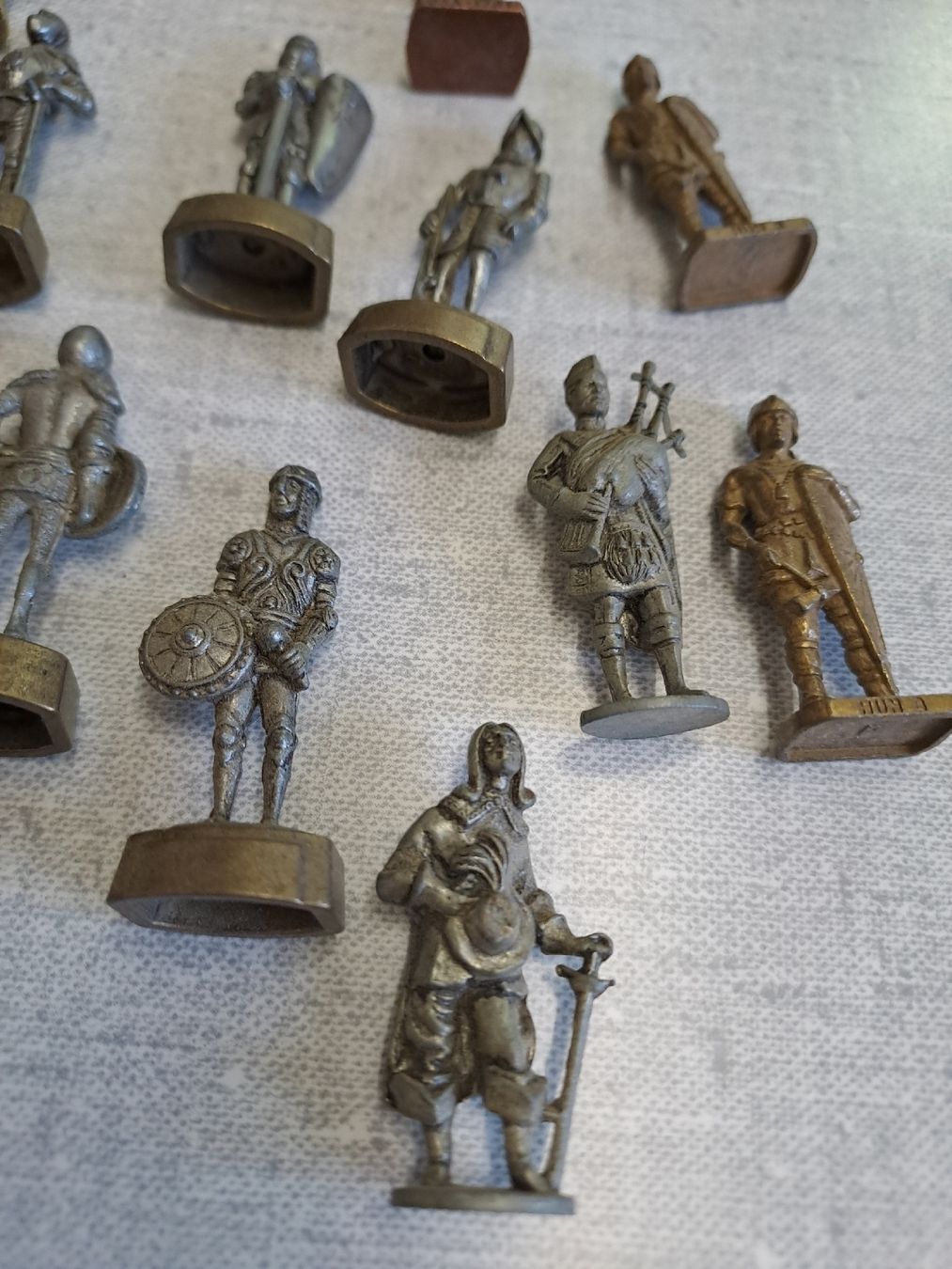 Figurines: 18 Figuren Metall – D'occasion à Uznach par Walaylatiere 1