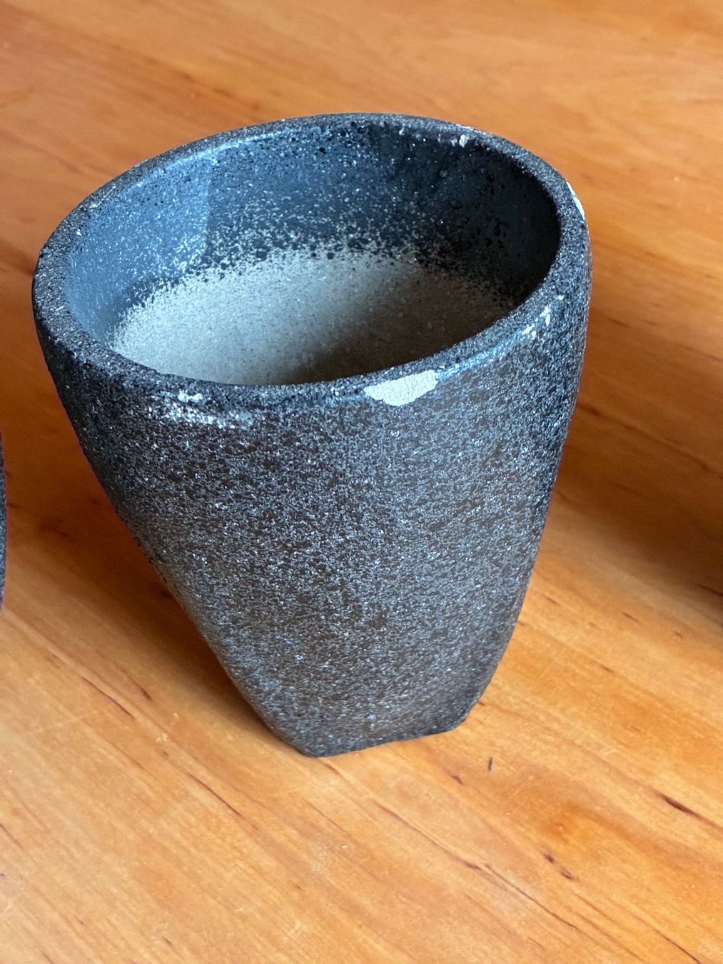 Vasi per fiori: Drei kleinere Töpfe aus Polystone – Nuovo (secondo la descrizione) da Hinterforst venduto da Gartenweib 3