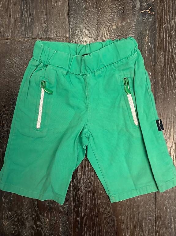 Pantaloni: Short vert L'Asticot Taille 4 ans – Usato da Petit-Lancy venduto da areyouinterested
