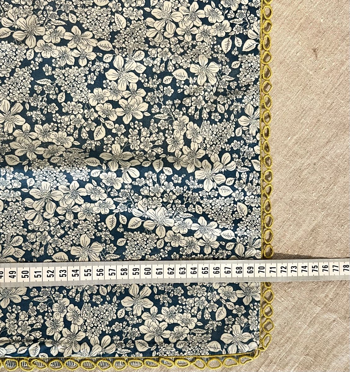 Tutte le decorazioni: Nappe en coton à fleurs bleues, galon vert anis – Usato da Genève venduto da DELIRBEADS 7