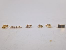 Set aus goldfarbenen Ohrringen