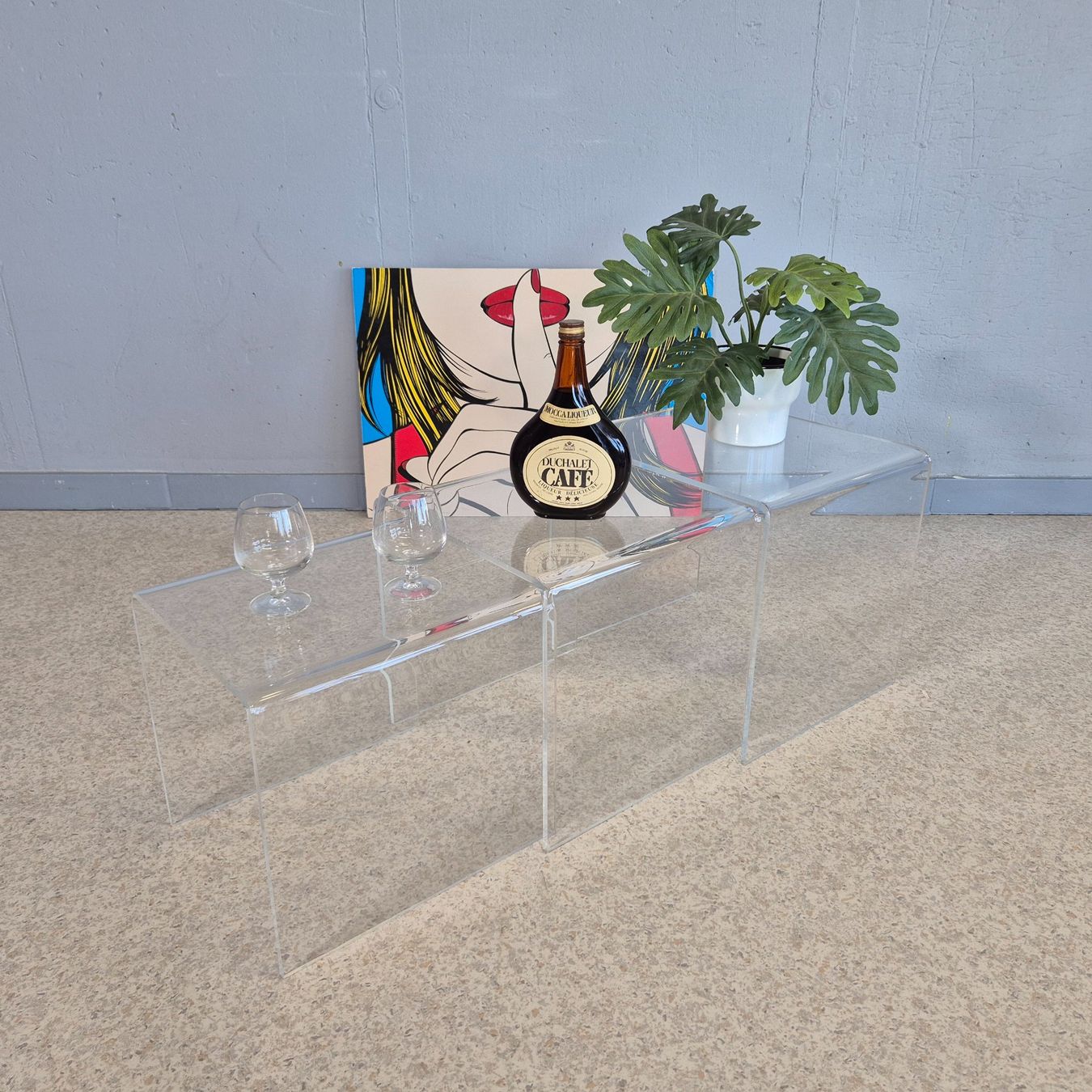 Tische: 3er Set 1980 Plexiglas Acryl Coffee-Table Beistelltisch – Gebraucht aus Nottwil von Wondewa-Shop 3