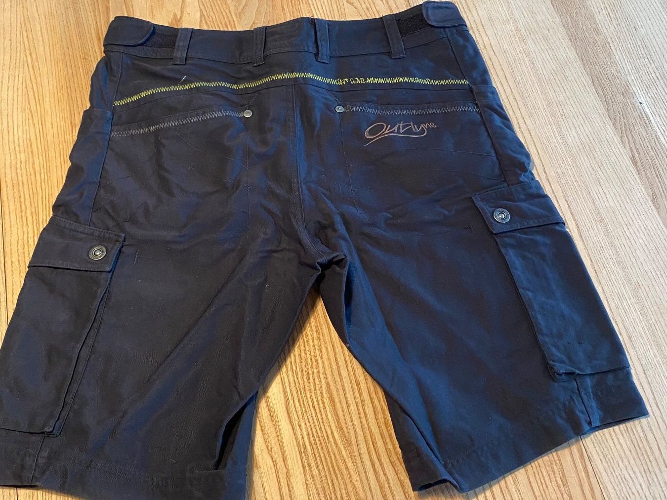 Pantaloni: Herren Cargo Shorts, Grösse 48, Outlyne – Usato da Rüschlikon venduto da Emma01 2