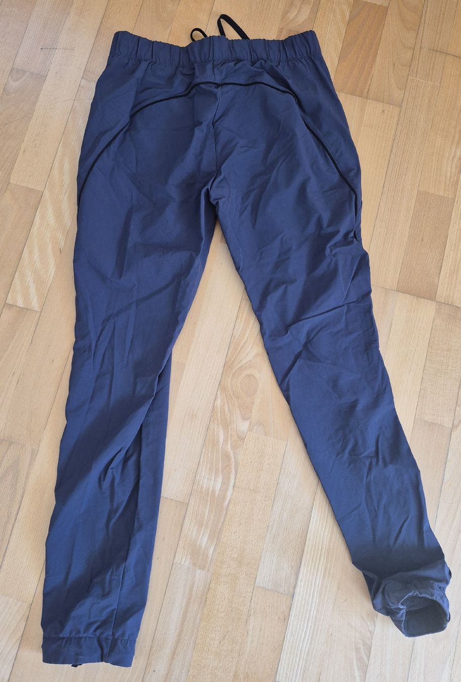 Pantaloni: On Damenhose Run on clouds S – Usato da Silvaplana venduto da suwiss22 2