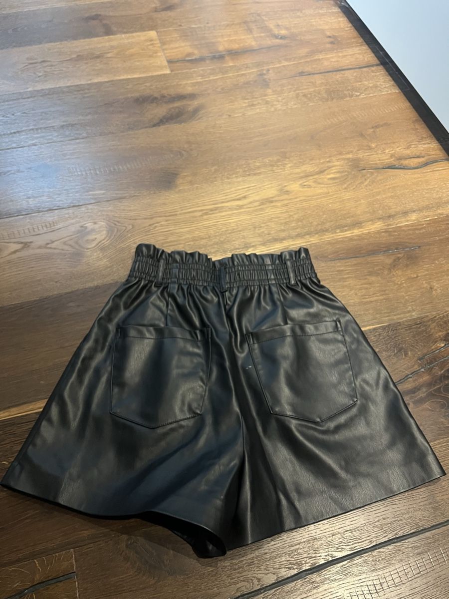 Zara Pantalons: zara leder shorts – Neuf (Voir description) à Zürich par niv_99kd 1