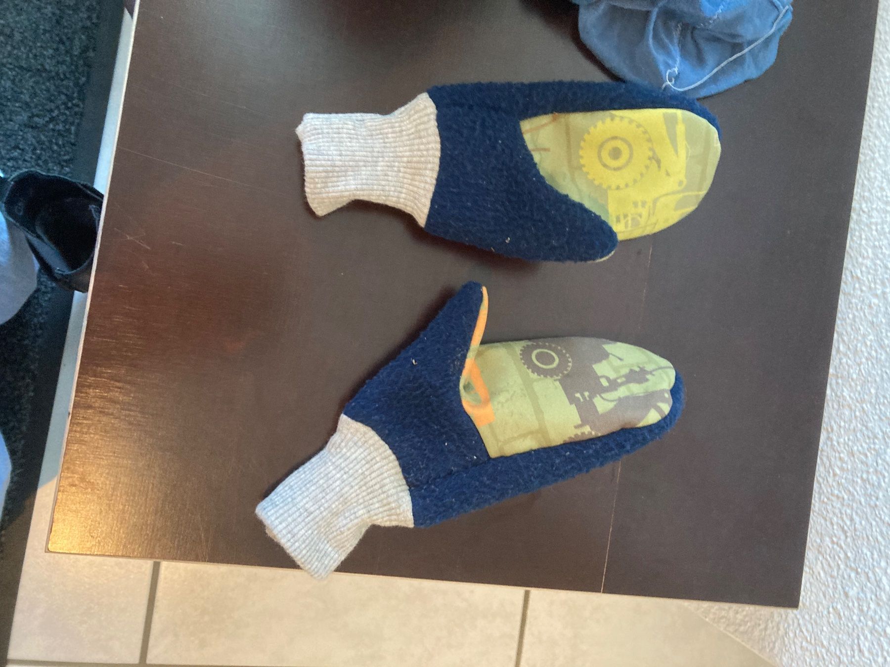 Guanti: Kinderhandschuhe Gr 3-4 Jahre – Usato da Menziken venduto da Ale.burri