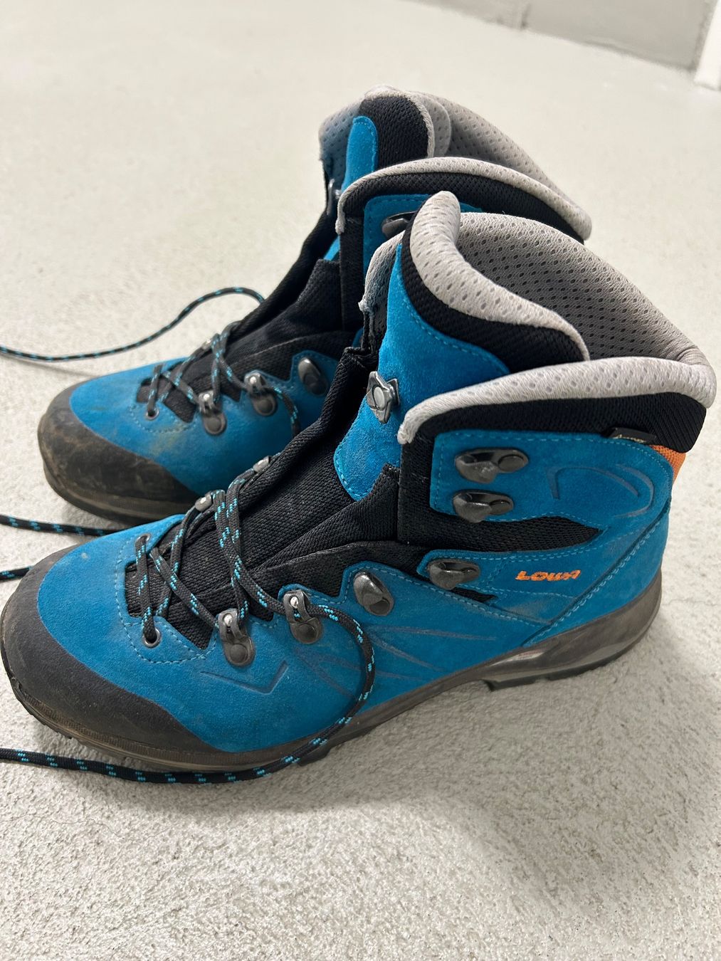 Lowa Scarpe da donna: Wanderschuhe Damen – Usato da Aarau Rohr venduto da mel_5smb
