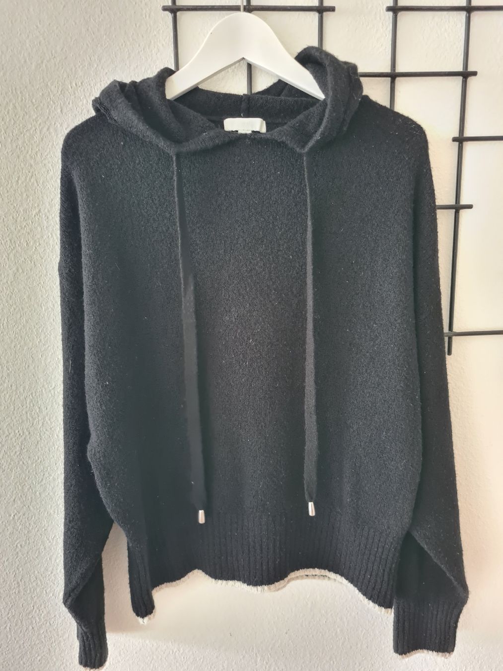 H&M Pulls & Sweat-shirts: Pullover Hoodie von H&M, Grösse M, Schwarz – Neuf (Voir description) à KRIENS par Franzy_Blond10 4