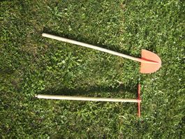 Kinderschaufel und Rechen für den Garten