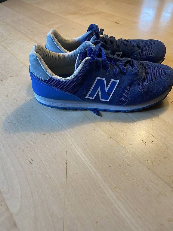 Herrenschuhe: New Balance Grösse 33 – Gebraucht aus Windisch von pagbfrs