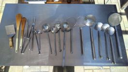 Diverse Suppen- und Schaumkellen aus Chromstahl