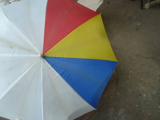 Ombrelli: alter Raiffeisen Regenschirm Retro – Usato da Ueken venduto da dale02 2