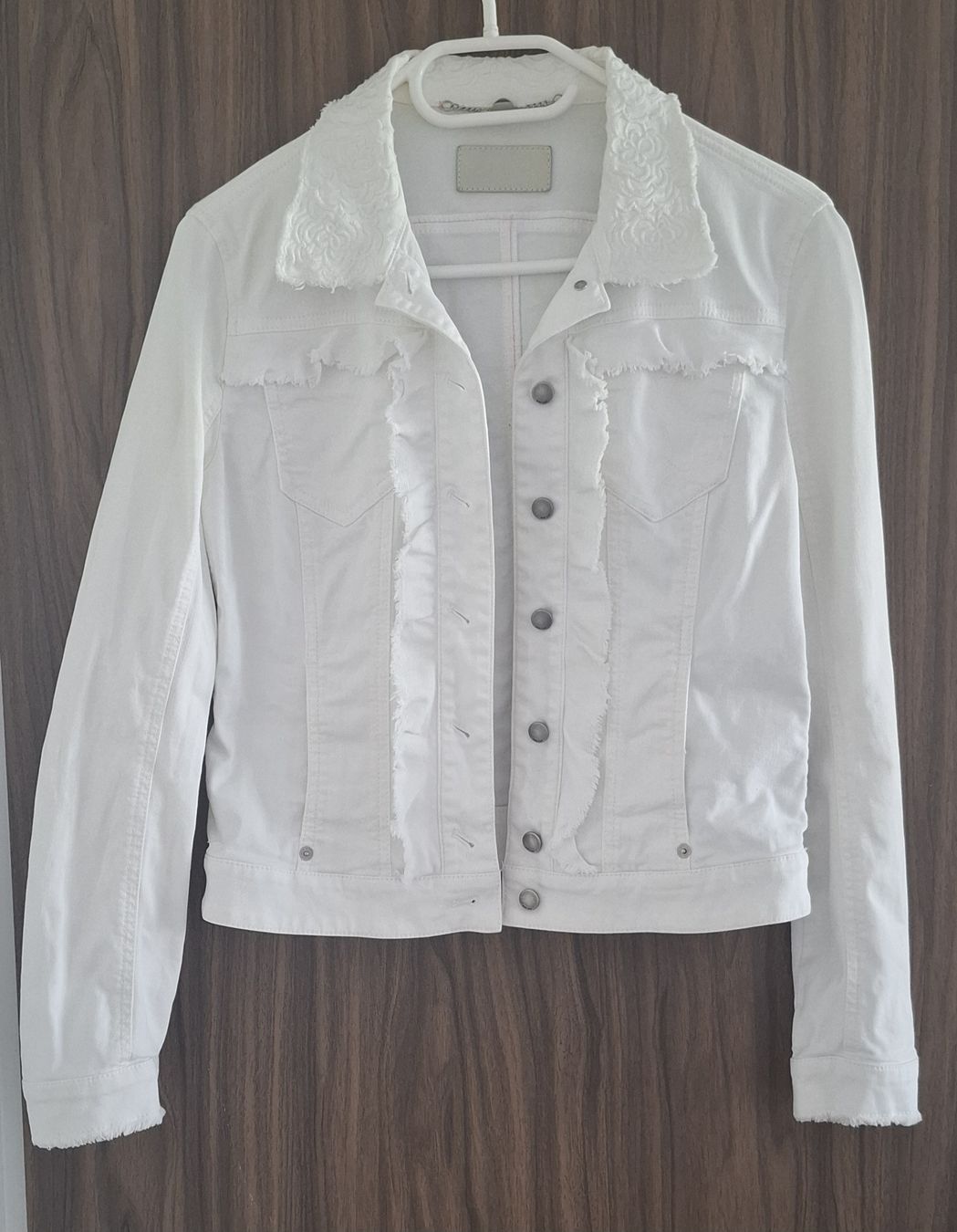 Marc Cain Vestes: Weisse Jeansjacke von Marccain 38 – D'occasion à Ried-Brig par Allerlei-2026