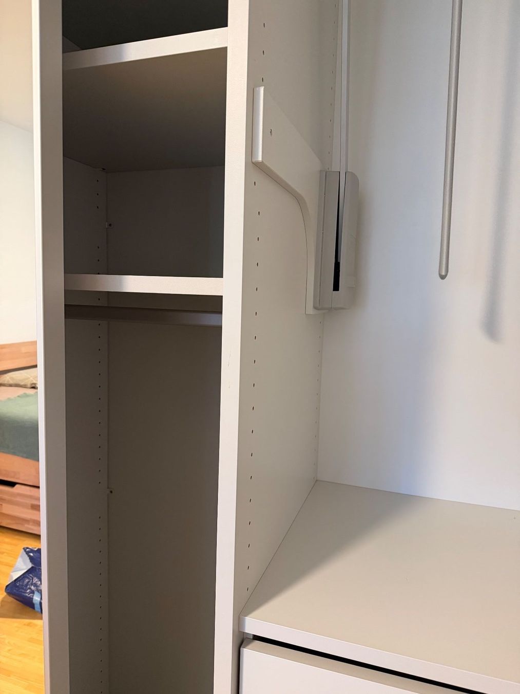Armoires: Kleiderschrank – D'occasion à Seuzach par Pascal44060 1