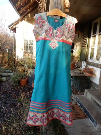 Kleid   bestickt    *  MADE IN INDIA  *   12 - 15 Jahre  (S)