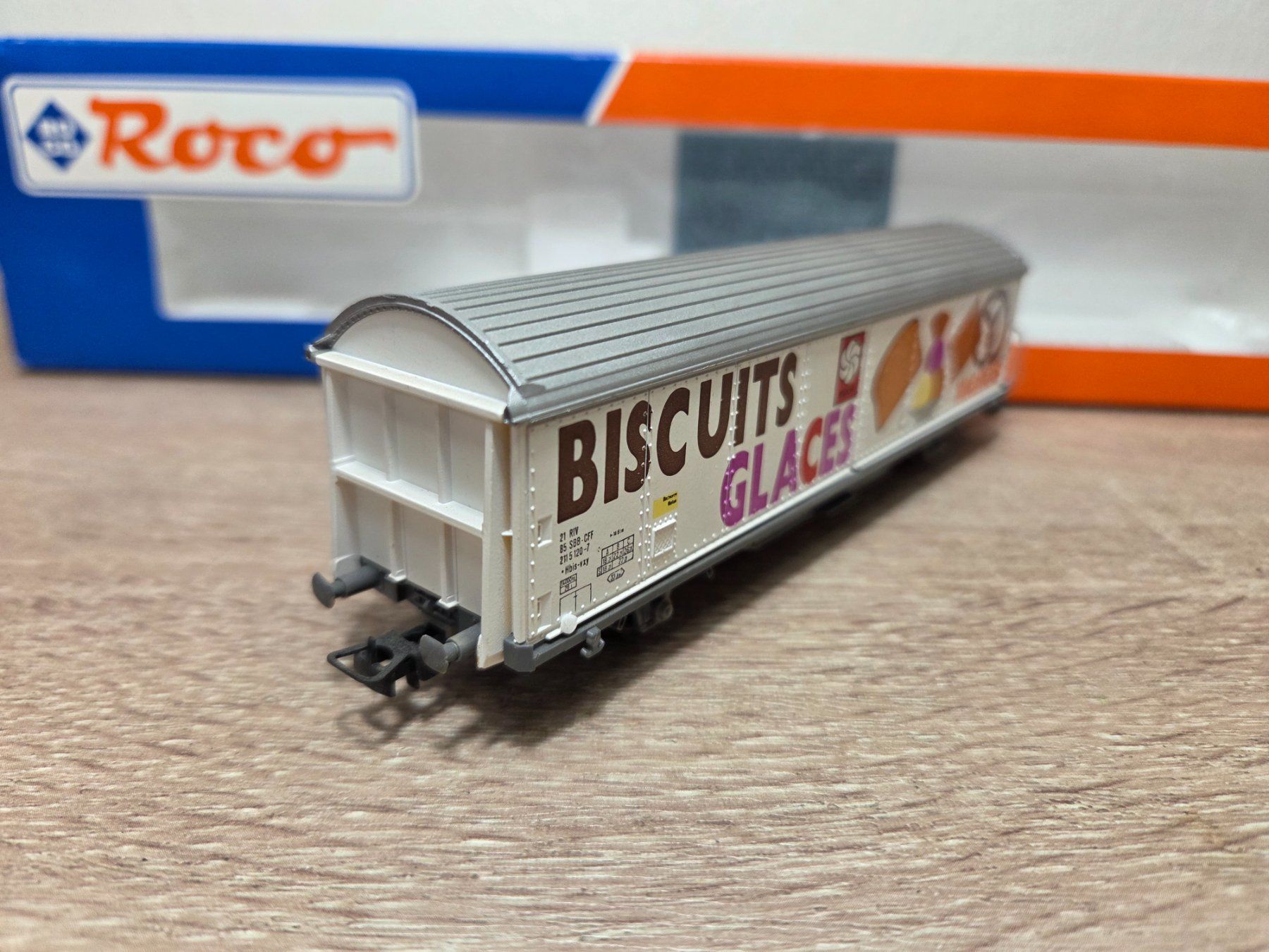 Roco Modelleisenbahnen: Roco 44067 Güterwagen Migros SBB H0 – Gebraucht aus St-Aubin-Sauges von Lo_Go 2