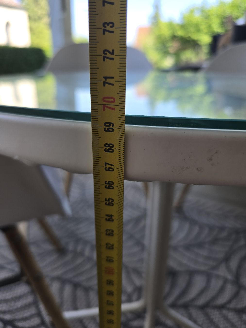 Set di tavolo e panche: Gartentisch rund weiss mit 4 Stühlen weiss  – Usato da Rorschach venduto da TimelessTrading 5