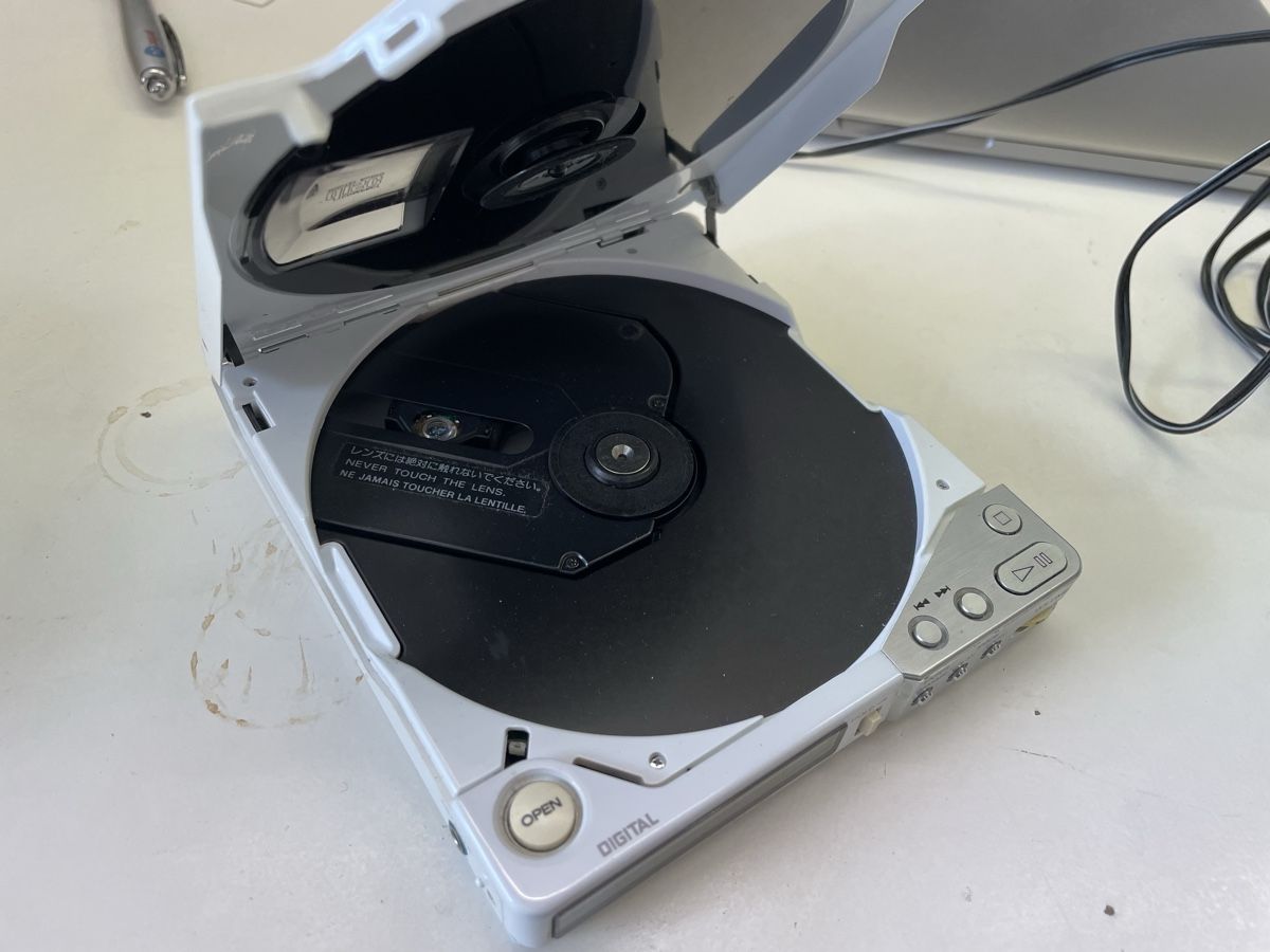 Sony Lecteur media portable: Sony Discman D-150 – Défectueux à Zürich par haeschesnonid 1