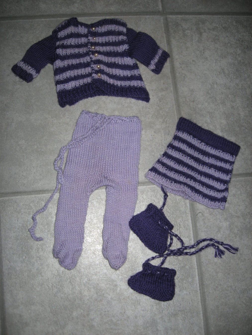 Puppen: neue selbst gestrickte Puppenkleider – Neu und originalverpackt aus Kaltbrunn von Cindy99 1
