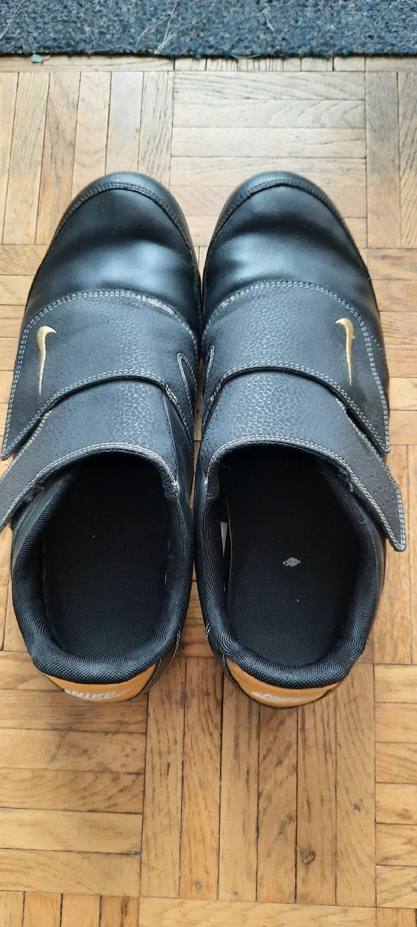 Nike Scarpe da uomo: Chaussure baskets Nike modèle rare en cuir – Nuovo (secondo la descrizione) da La Chaux-De-Fonds venduto da titi117suisse