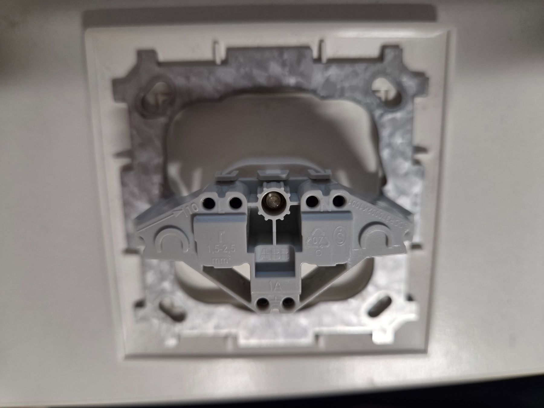 ABB Fiches d'alim.: ABB Steckdose T13 Typ13 UP – D'occasion à Zürich par eymen20 5