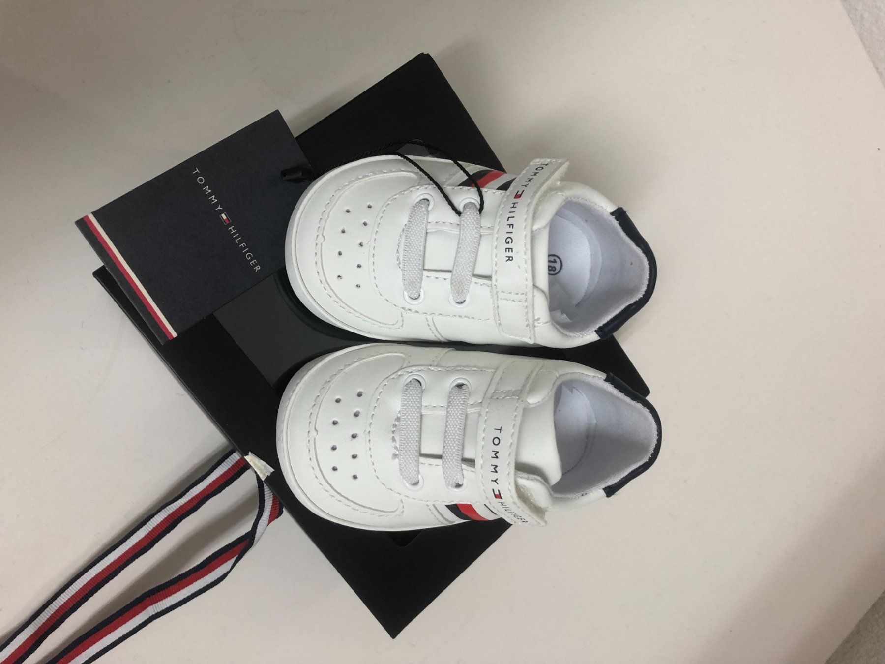 Tommy Hilfiger Schuhe für Jungen: Neue Babyschuhe von Tommy Hilfiger – Neu und originalverpackt aus Gränichen von lizama