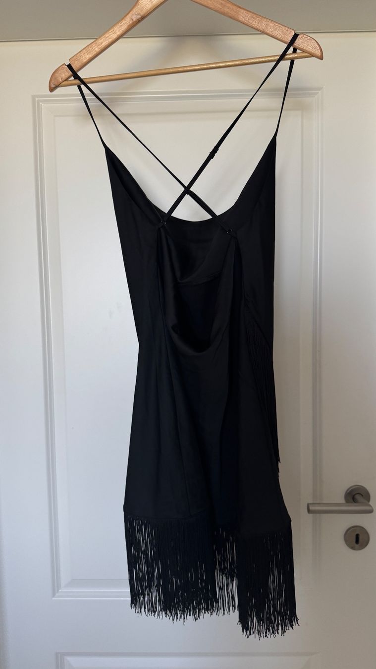 Vestiti: Robe noire satinée à franges – Usato da giffers venduto da sev_c9x9 3