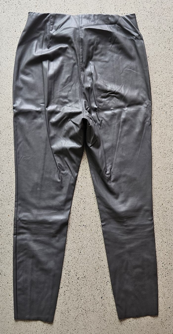 H&M Hosen: Hose Lederoptik – Gebraucht aus Zizers von Natascia.Lentini 1