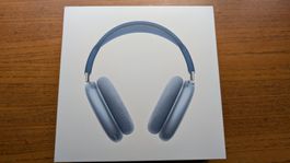 Airpods Max Sky Blue mit Lightning Anschluss