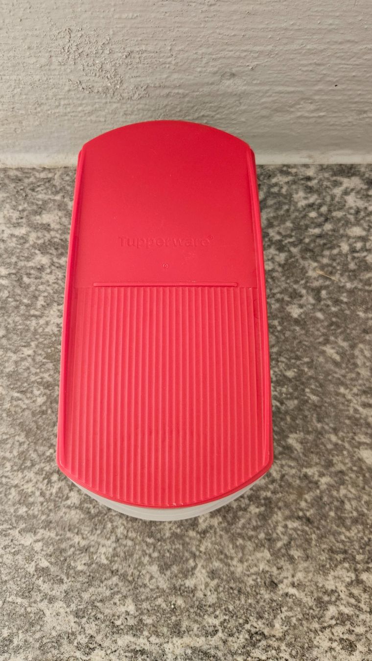 Tupperware Contenitori & Simili: Contenitore in plastica rossa Tupperware – Usato da Melano venduto da H-Sara